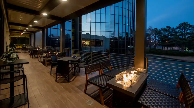 Memphis Hilton outdoor dining